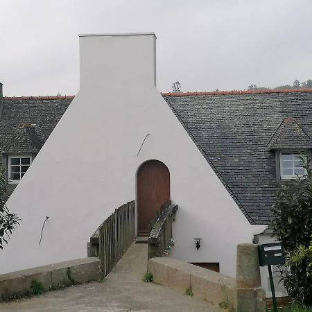 Moulin de brezal et étang à 20 minute de la mer Plounéventer Extérieur photo