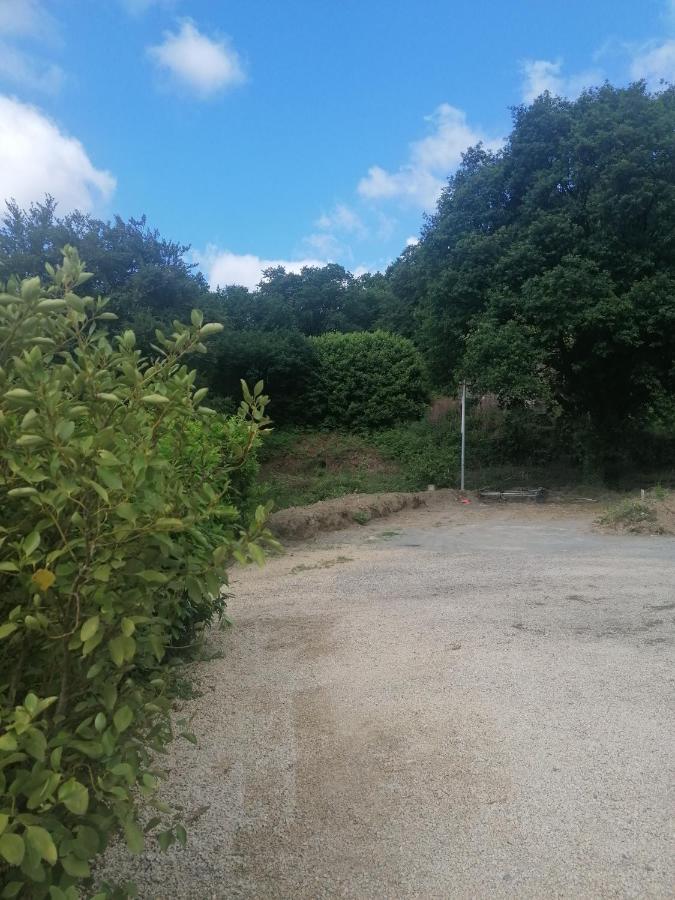 Moulin de brezal et étang à 20 minute de la mer Plounéventer Extérieur photo