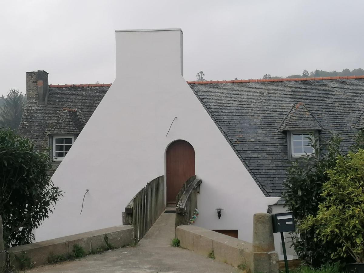 Moulin de brezal et étang à 20 minute de la mer Plounéventer Extérieur photo